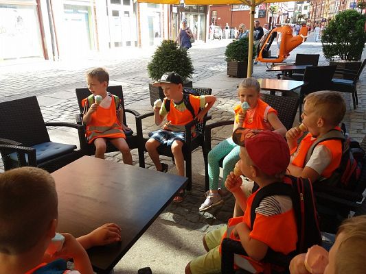 Grafika #1: Wycieczka 6 - latków do MBP w Lęborku