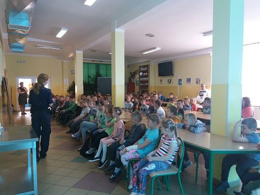  Grafika #5: Spotkanie z funkcjonariuszami policji