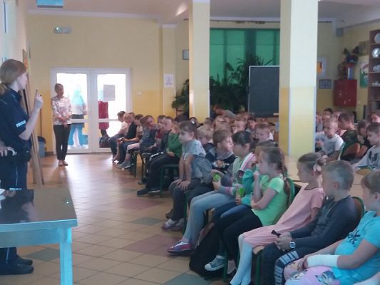  Grafika #1: Spotkanie z funkcjonariuszami policji