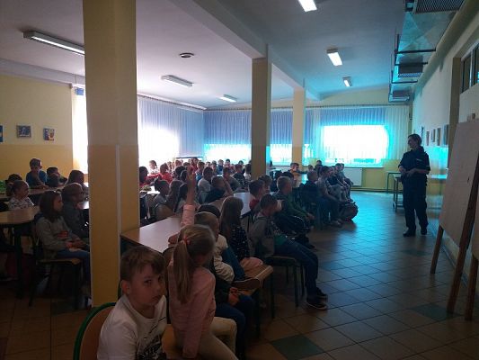  Grafika #7: Spotkanie z funkcjonariuszami policji