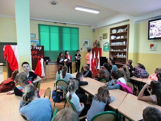  Grafika #2: Apel z okazji świąt majowych