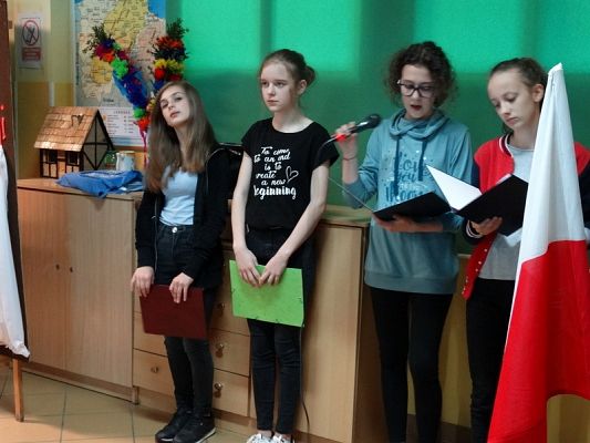  Grafika #1: Apel z okazji świąt majowych