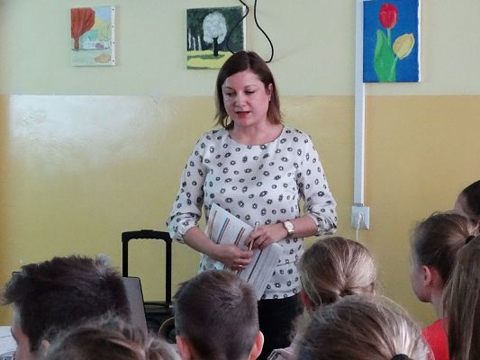  Grafika #3: Prelekcja na temat ograniczenia zużycia energii w budynkach uzyteczności publicznej.